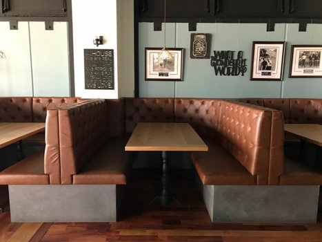 卡座式沙发座位