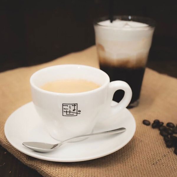 享用新鲜现煮的咖啡