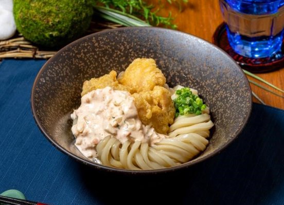 鸡肉天妇罗塔塔酱浇汁乌冬面