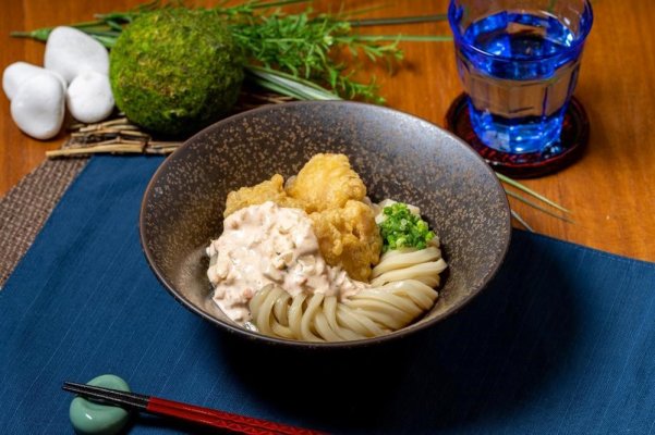 塔塔酱鸡肉天妇罗浇汁乌冬面